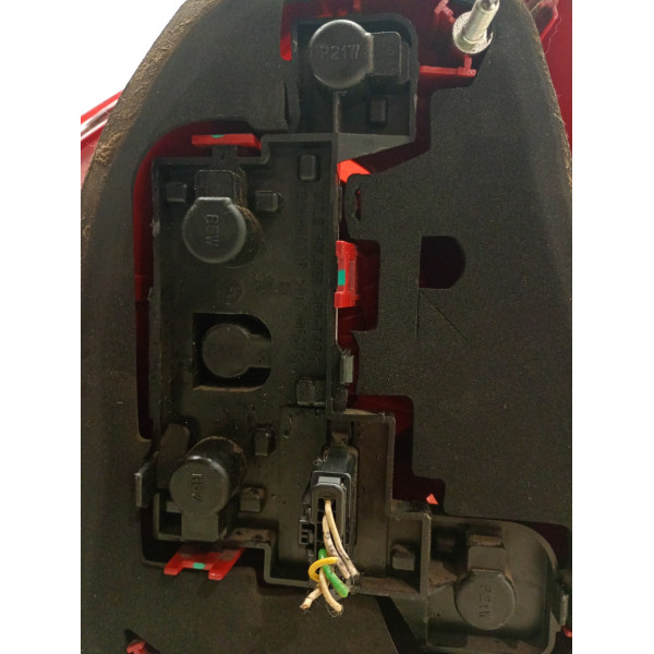 LANTERNA TRASEIRA DIREITA PEUGEOT 307 SED. PRESENCE 1.6 2010