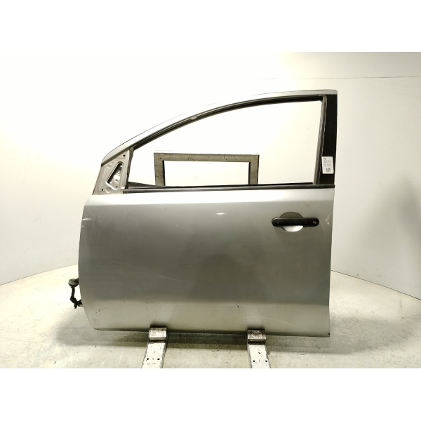PORTA DIANTEIRA ESQUERDA PRATA NISSAN LIVINA SL 1.6 16V 2010
