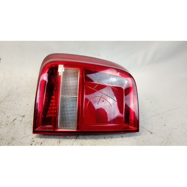 LANTERNA TRASEIRA ESQUERDA VOLKSWAGEM SAVEIRO ROBU 1.6 2019