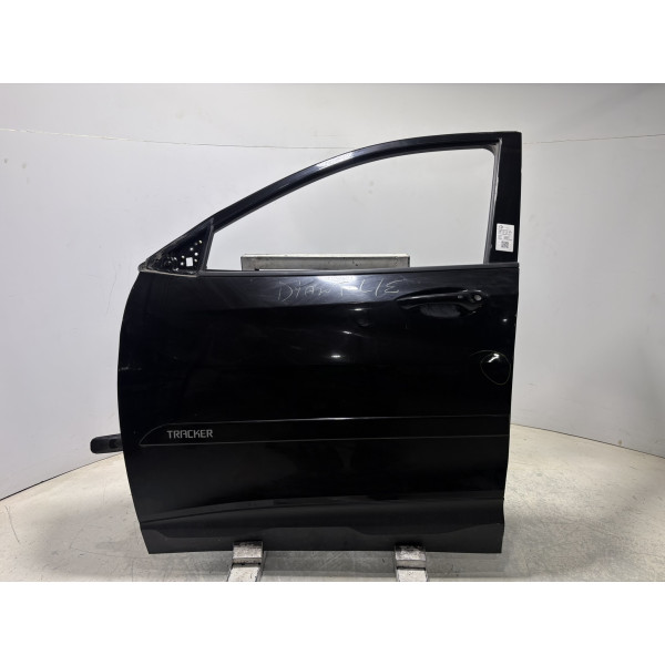 PORTA DIANTEIRA ESQUERDA PRETA CHEVROLET TRACKER 2020/21